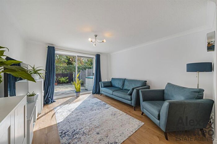 2 Bedroom Flat For Sale In Ann Moss Way, Canada Water, SE16
