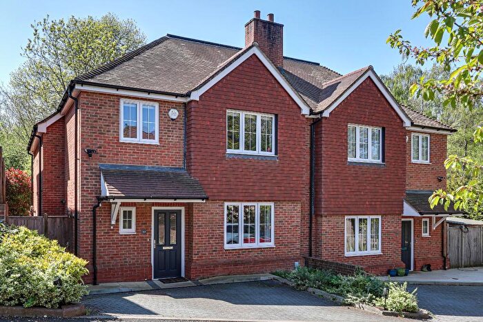 4 Bedroom Semi-Detached House For Sale In Boxford Close, South Croydon, Surrey, CR2