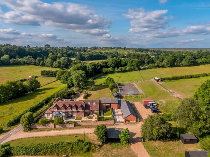 4 Bedroom Character Property For Sale In Furze Hill, Fordingbridge, SP6