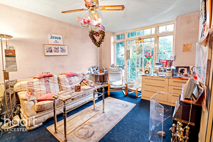 3 Bedroom Detached House For Sale In Knighton Road, Leicester, LE2