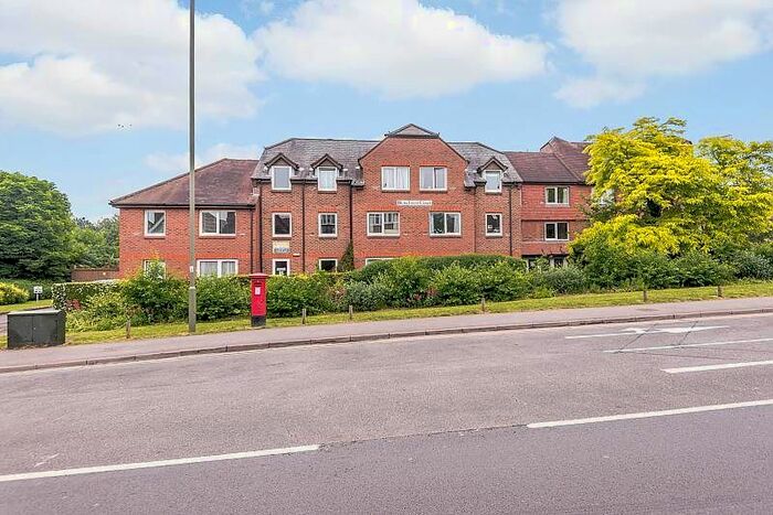 2 Bedroom Flat To Rent In Denehyrst Court, York Road, Guildford, GU1