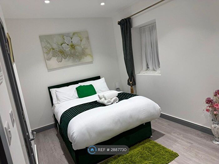 2 Bedroom Flat To Rent In Herbert Road, London, SE18