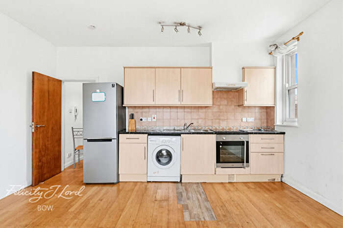 2 Bedroom Apartment For Sale In Bow Common Lane, London, E3
