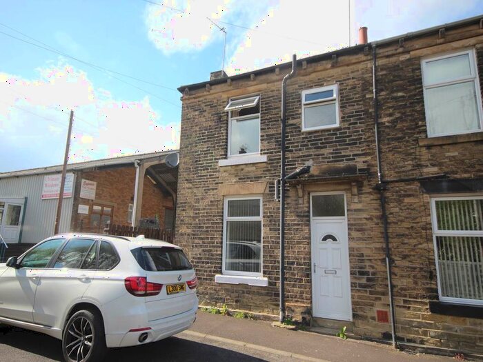 2 Bedroom Property To Rent In Victoria Street, Cleckheaton, BD19