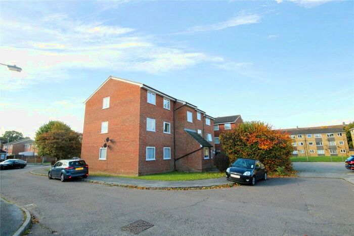 2 Bedroom Flat To Rent In Swans Hope, Loughton, IG10