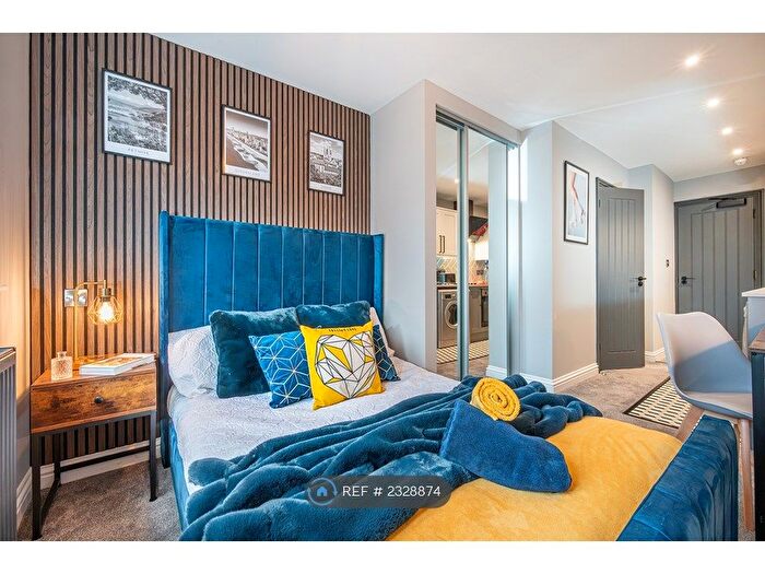 Studio To Rent In Old Town, Swindon, SN1