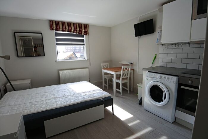 Studio To Rent In Cricklewood Broadway, Cricklewood, NW2