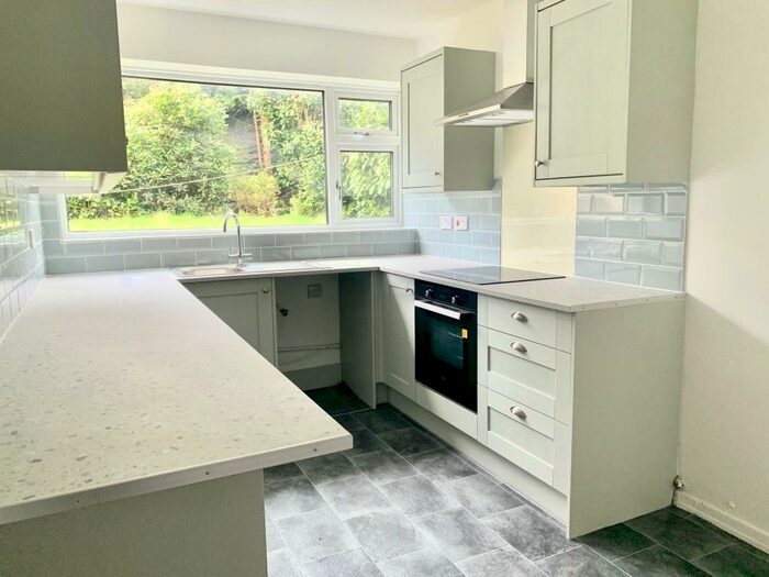 3 Bedroom Link Detached House To Rent In Appledore Avenue, Wollaton, NG8