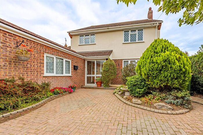 4 Bedroom Detached House For Sale In Barling Road, Great Wakering, SS3