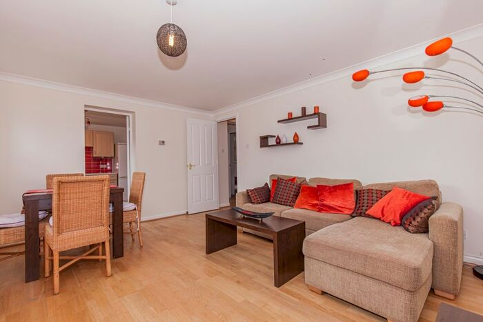 2 Bedroom Flat To Rent In Bennett Crescent, Cowley, OX4