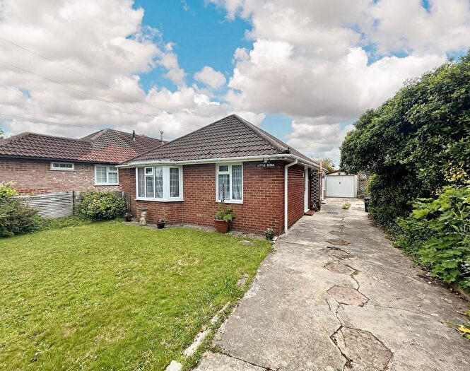 2 Bedroom Bungalow For Sale In Waltons Avenue, Holbury, SO45