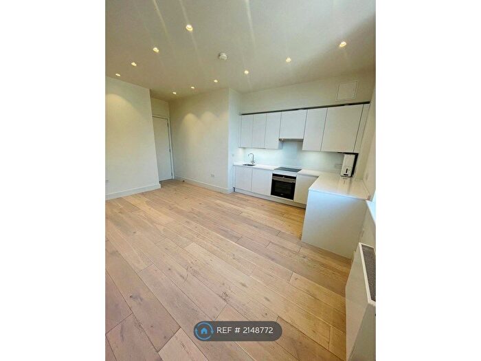 2 Bedroom Flat To Rent In Tower View House, London, E2