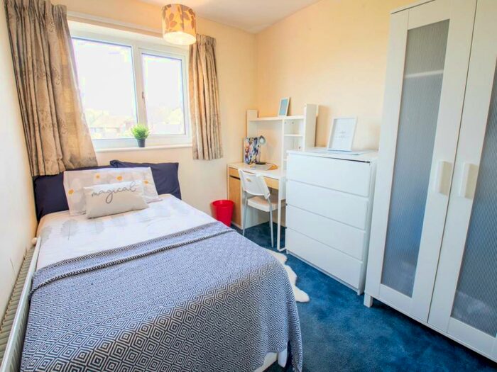 5 Bedroom House To Rent In Mead Way, Canterbury, Kent, CT2
