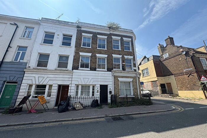 2 Bedroom Flat To Rent In High Street, CT11