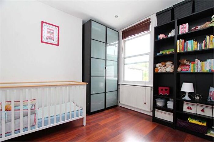 2 Bedroom Apartment To Rent In Whittington Road, Bowes Park, N22