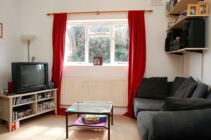 2 Bedroom Flat For Sale In Wimbledon Park Road, West Hill, London, SW18
