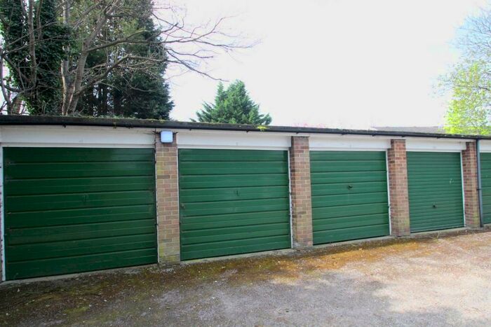 Garage / Parking To Rent In Tavistock Road, Bromley, BR2