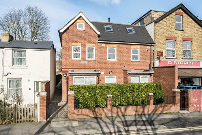 2 Bedroom Flat To Rent In Lodge Lane, North Finchley, N12