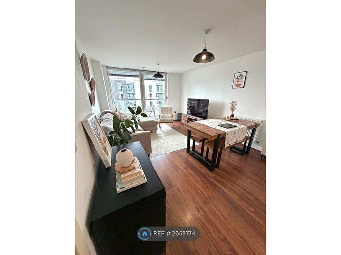 1 Bedroom Flat To Rent In Laval House, Brentford, TW8