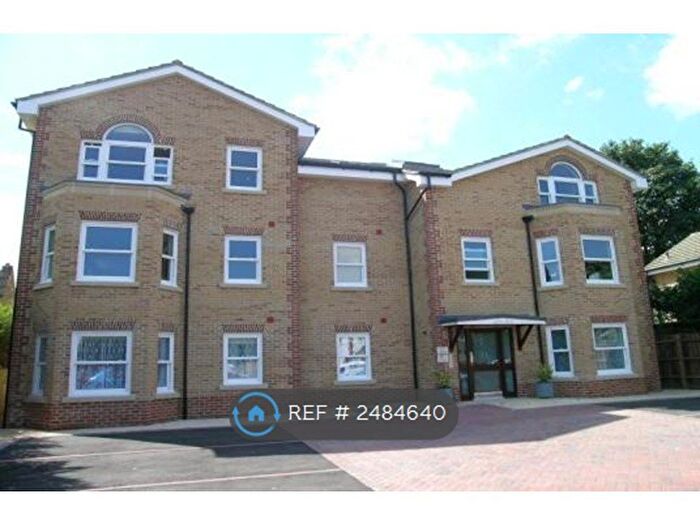 2 Bedroom Flat To Rent In Green Street, Sunbury, TW16