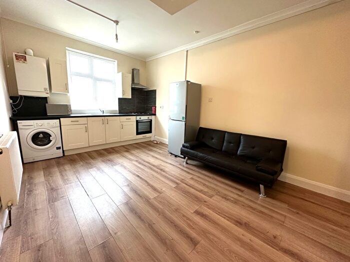 Studio To Rent In Horn Lane, Acton, London, W3