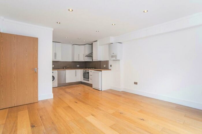 1 Bedroom Apartment To Rent In Holloway Road, London, N7