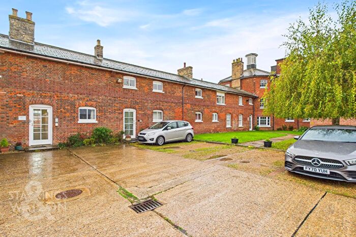 2 Bedroom Flat For Sale In Hillcrest Court, Ipswich Road, Pulham Market, Diss, IP21