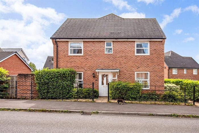 3 Bedroom Semi-detached House For Sale In Shuttle Road, Andover, SP11
