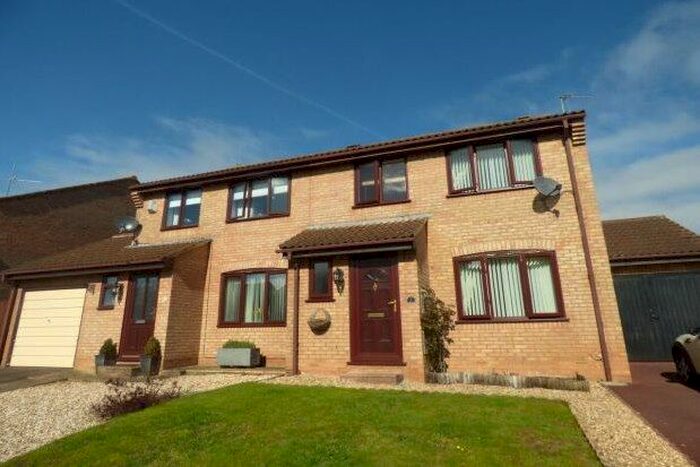 3 Bedroom End Of Terrace House To Rent In Kirke Grove, Taunton, TA2