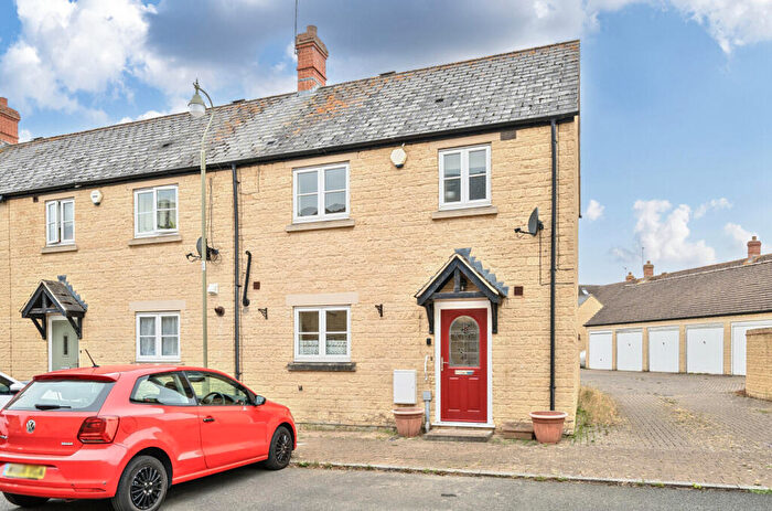 3 Bedroom End Of Terrace House For Sale In Pine Rise, Witney, Oxfordshire, OX28