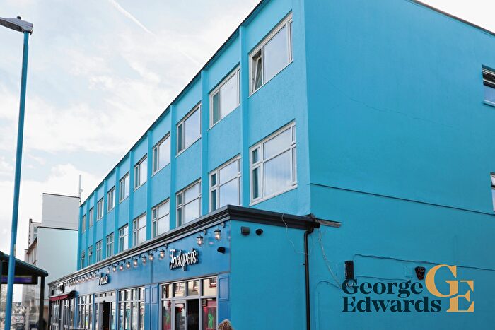 2 Bedroom Flat For Sale In Harbour Court, Saundersfoot, SA69