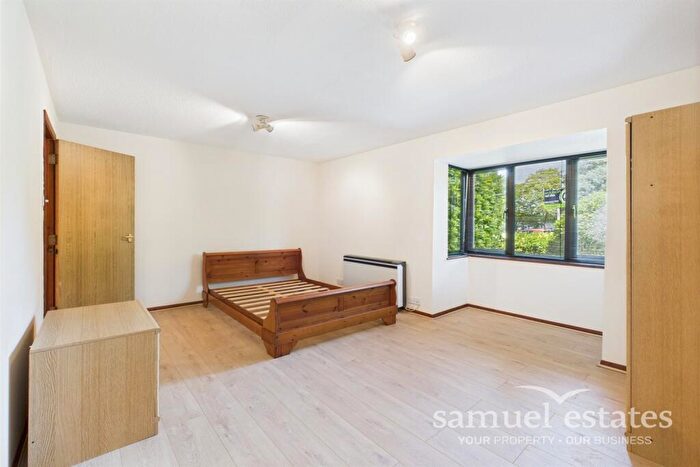 Flat To Rent In Gilpin Close, Mitcham, CR4