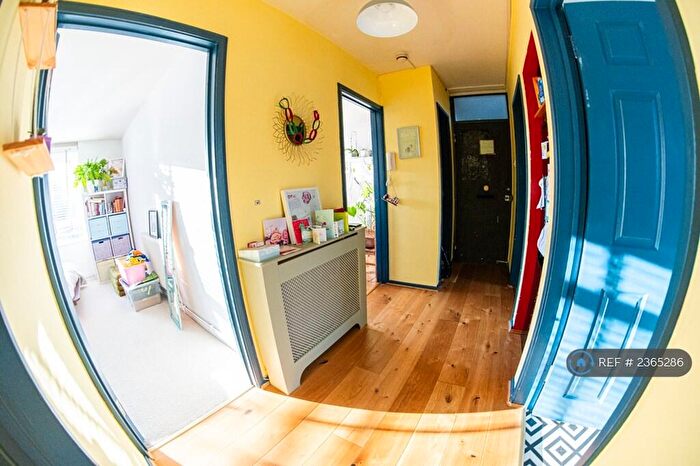 2 Bedroom Flat To Rent In Carlton Court, Southampton, SO15