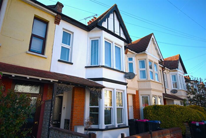 1 Bedroom Flat To Rent In Leigham Court Drive, Leigh-On-Sea, SS9