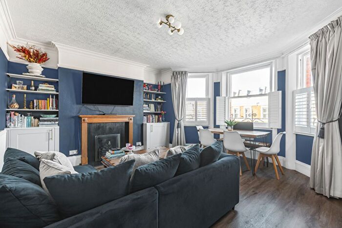 2 Bedroom Flat For Sale In Fulham Road, London, SW6