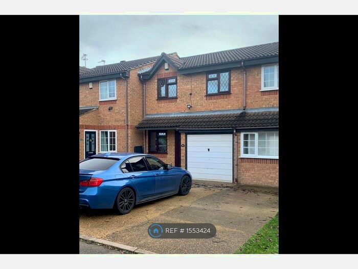 3 Bedroom Terraced House To Rent In Lowestoft Drive, Slough, SL1