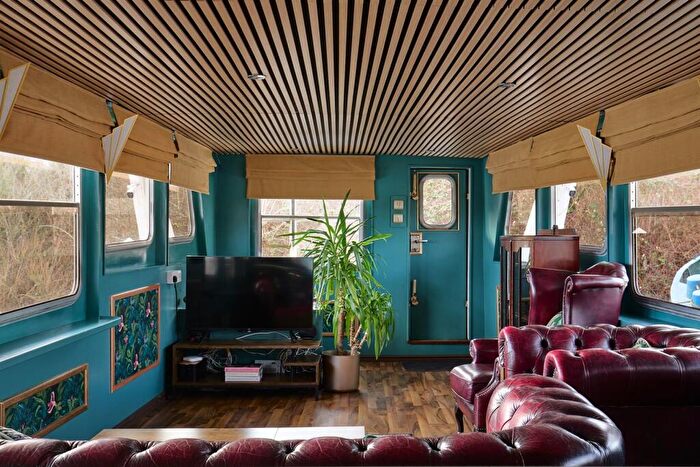 2 Bedroom Flat For Sale In Penton Hook Marina, Chertsey, KT16