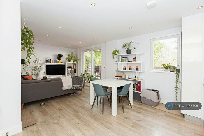 3 Bedroom Flat To Rent In Coombe House, London, E3