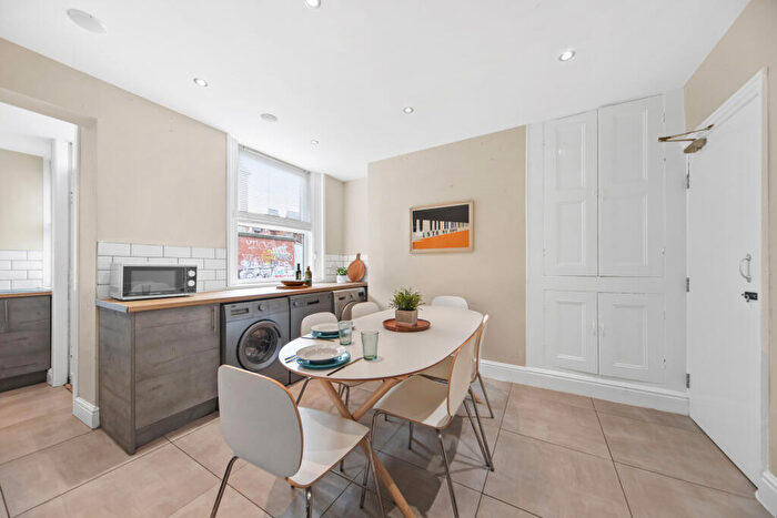 4 Bedroom Terraced House To Rent In Hessle Mount, Hyde Park, Leeds, LS6