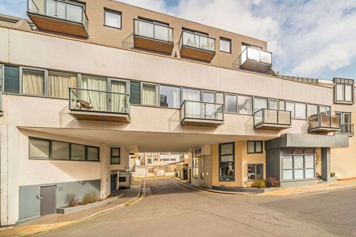 1 Bedroom Flat For Sale In St. Marys Road, Surbiton, KT6