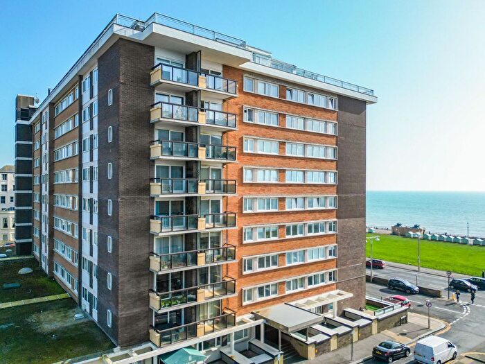 2 Bedroom Flat For Sale In Queens Gardens, Hove, BN3