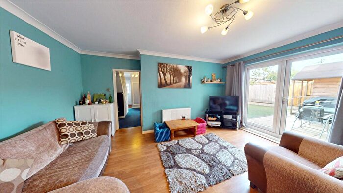 3 Bedroom End Of Terrace House For Sale In Crawley Close, Corringham, Essex, SS17