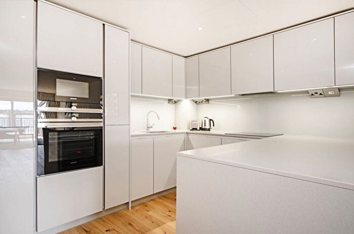 3 Bedroom Flat To Rent In Aerodrome Road, Colindale, London, NW9