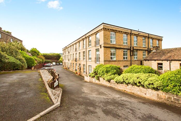 2 Bedroom Flat For Sale In Gratrix Lane, Sowerby Bridge, HX6