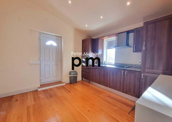 2 Bedroom Flat To Rent In Monkfrith Way, Southgate, N14