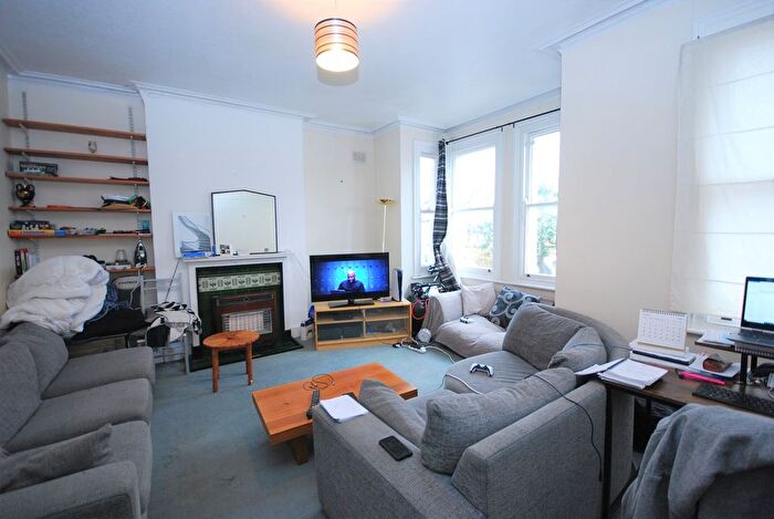 3 Bedroom Town House To Rent In Laitwood Road, London, SW12