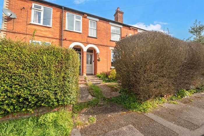 3 Bedroom Terraced House For Sale In Cambridge Road, Crowthorne, Berkshire, RG45