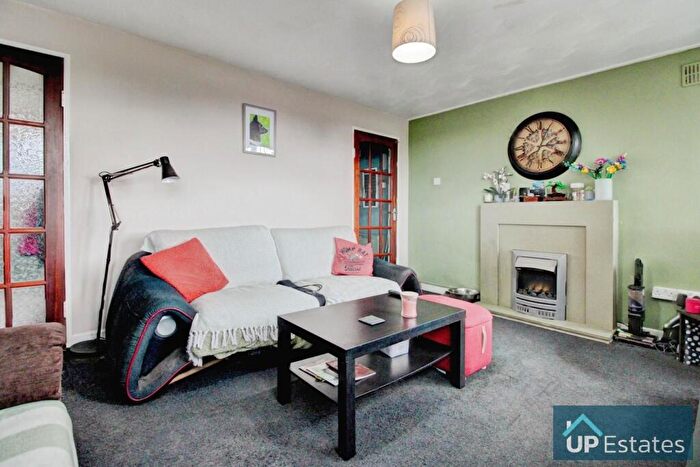 2 Bedroom Apartment For Sale In Yarningale Road, Coventry, CV3