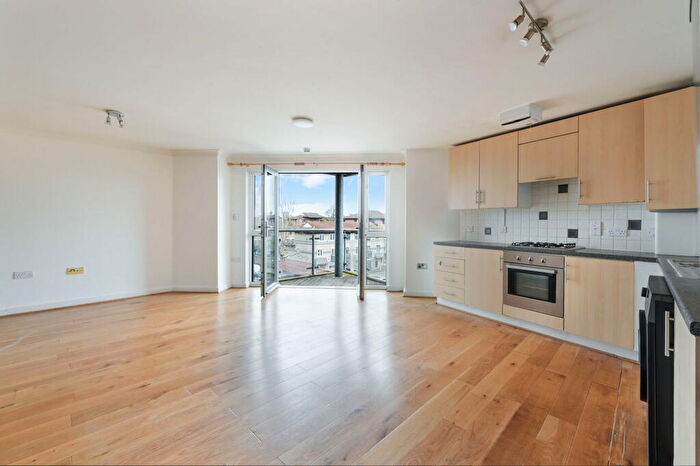 2 Bedroom Flat To Rent In Varcoe Road, London, SE16