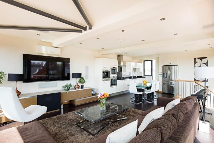 3 Bedroom Penthouse For Sale In Redmans Road, London, E1